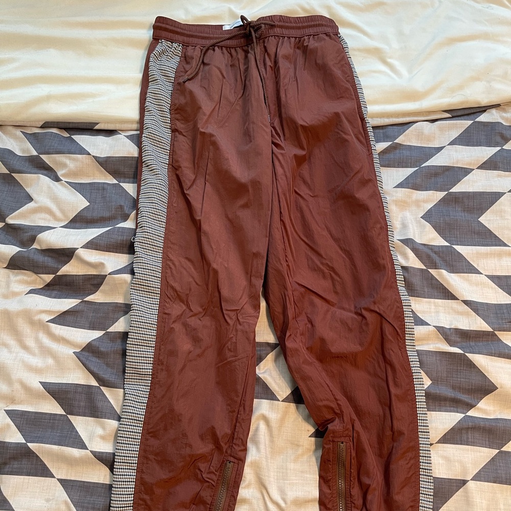Men’s Urban Outfitters Size Small Joggers in a rusty terracotta chocolate color